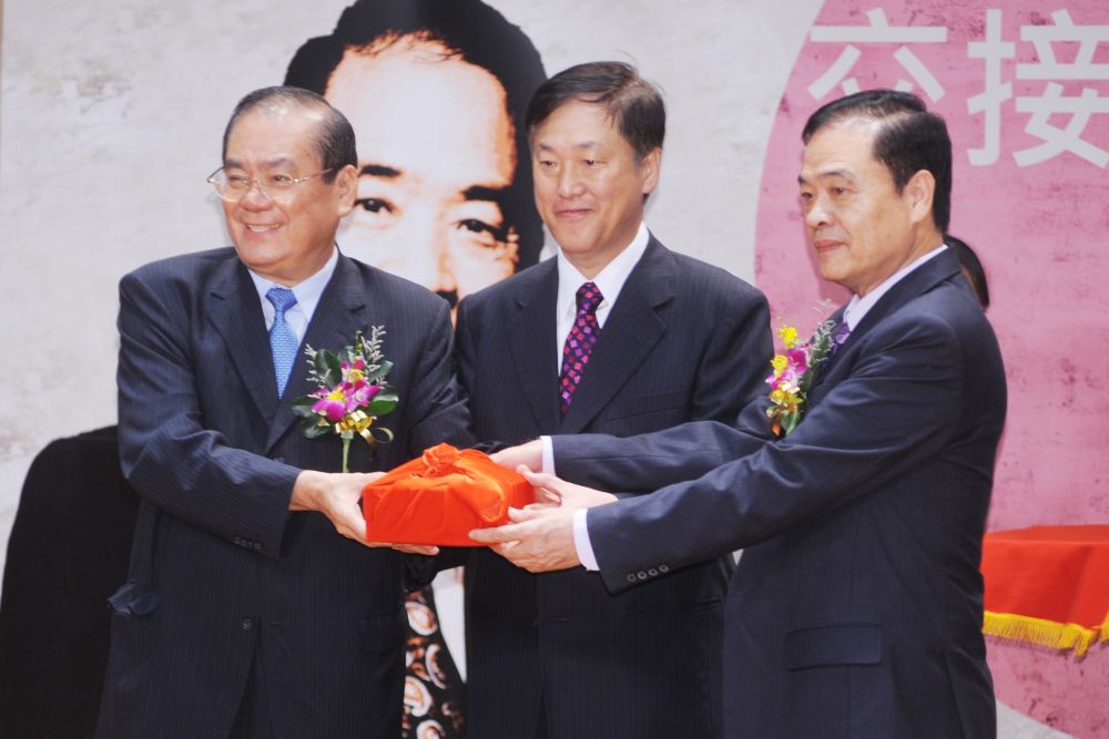 自信豪邁的光芒 來自於您對逢甲人的愛